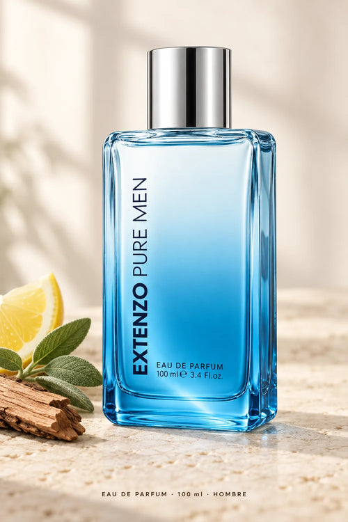 Extenzo Pure Men Eau de Parfum de 100 ml para hombre, frasco azul en perspectiva sobre fondo claro.