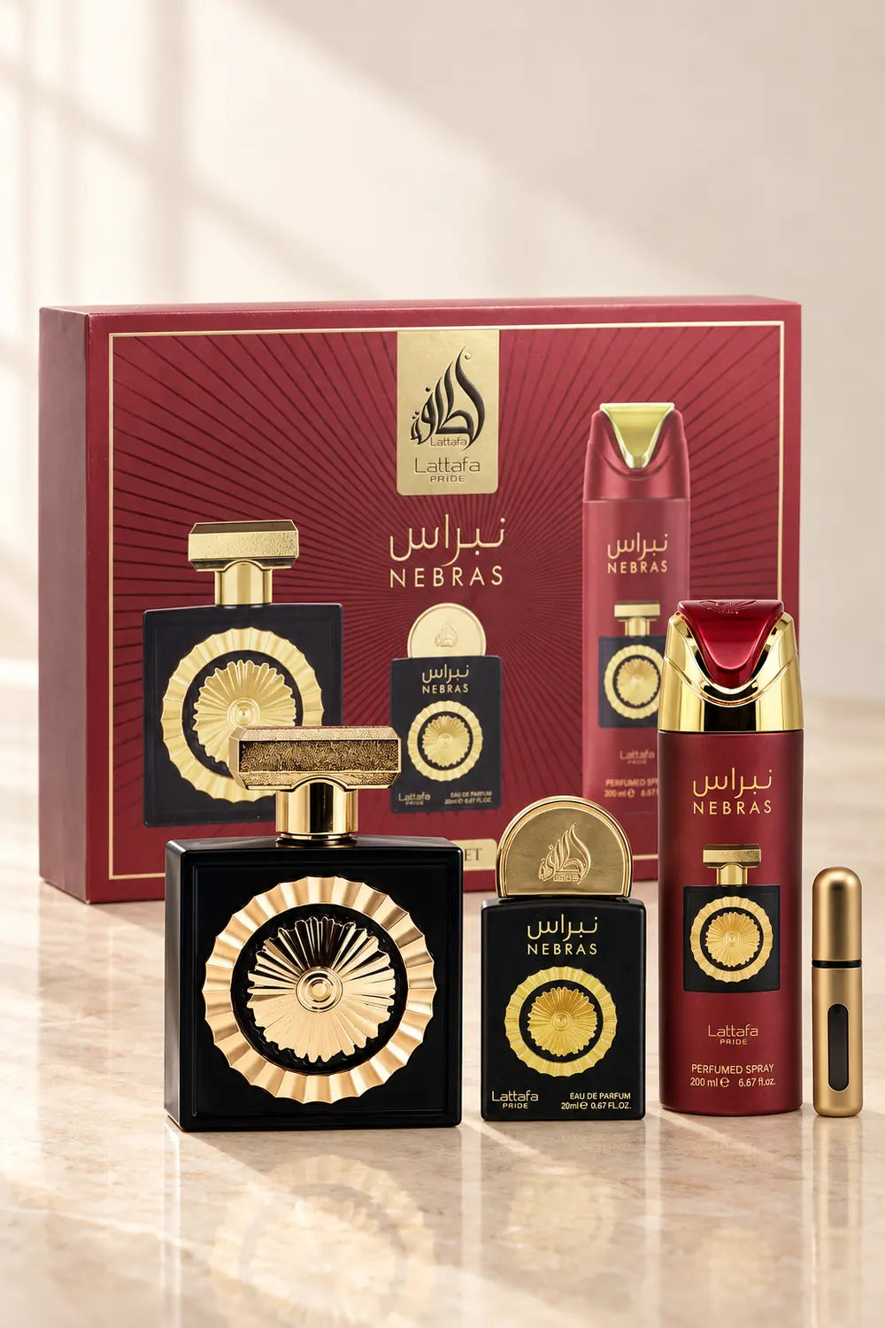 Nebras Gift Set de Lattafa Pride con caja cerrada y sus formatos de perfume de 100 ml, mini de 20 ml y spray perfumado de 200 ml.