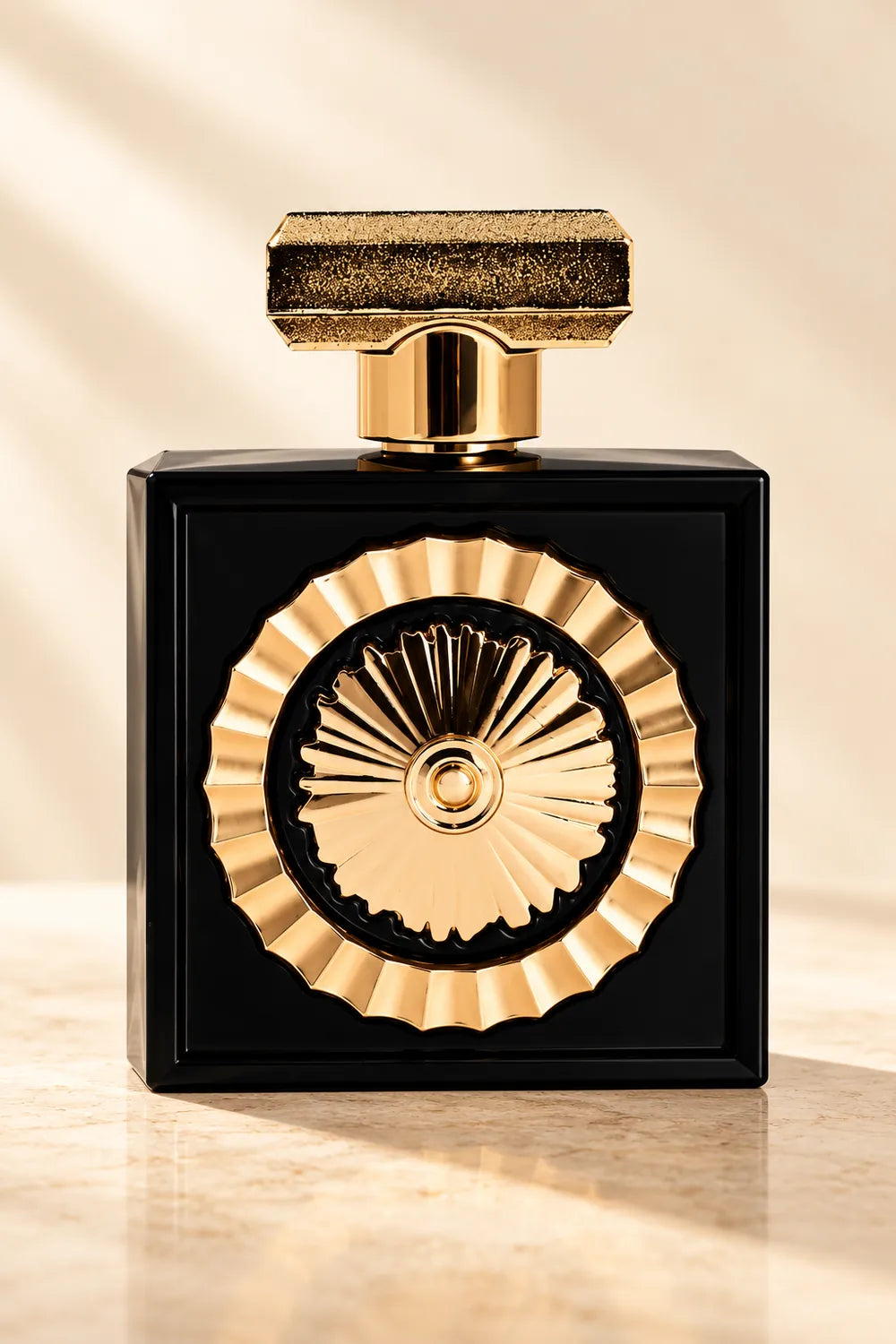 Detalle del frasco negro y dorado Nebras Eau de Parfum de 100 ml de Lattafa Pride.