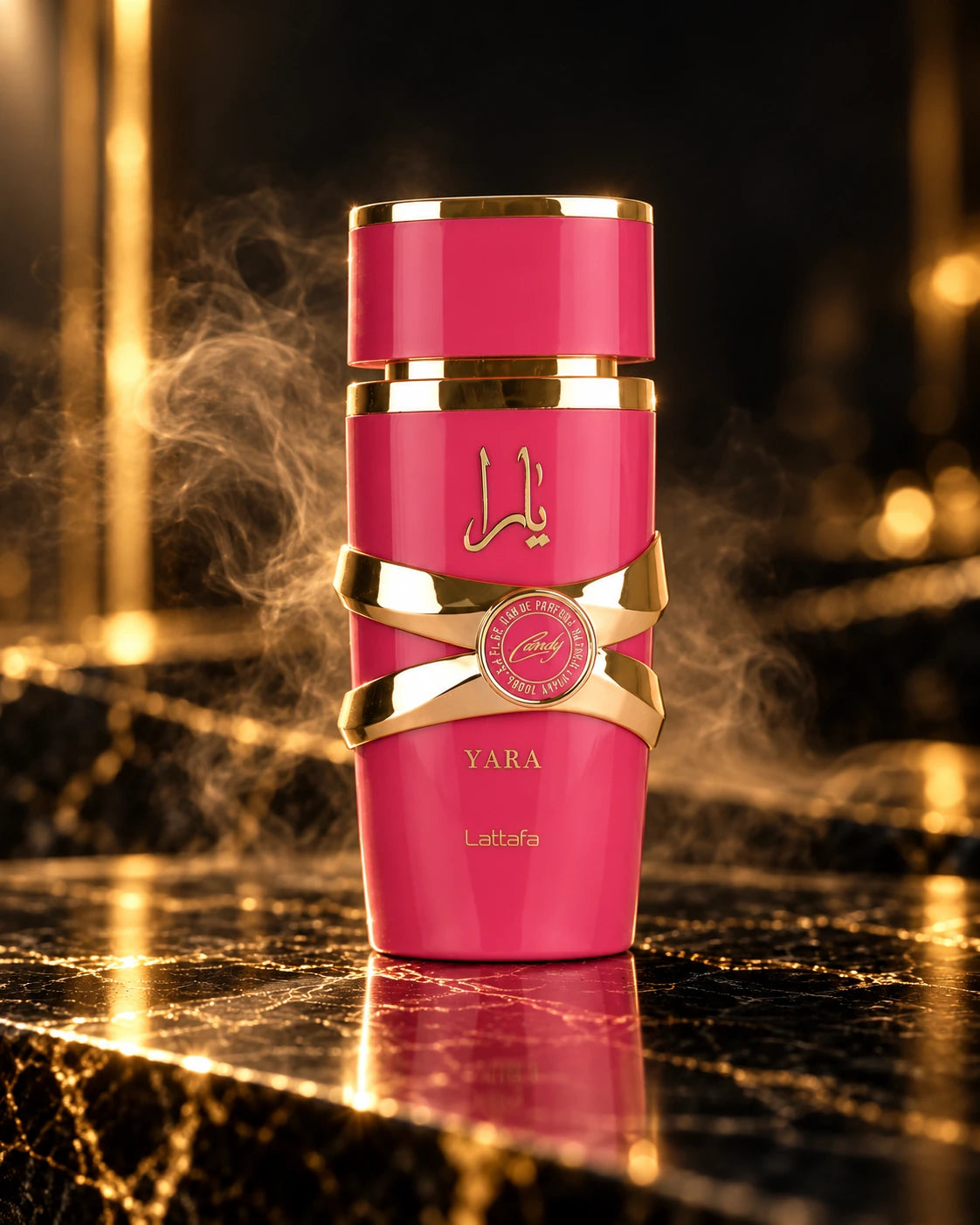 Yara Candy, frasco con vapor sobre fondo oscuro